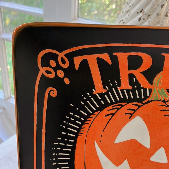 NWT Eli and Ana Trick or Treat DINNER Plate - Picture 4 of 7